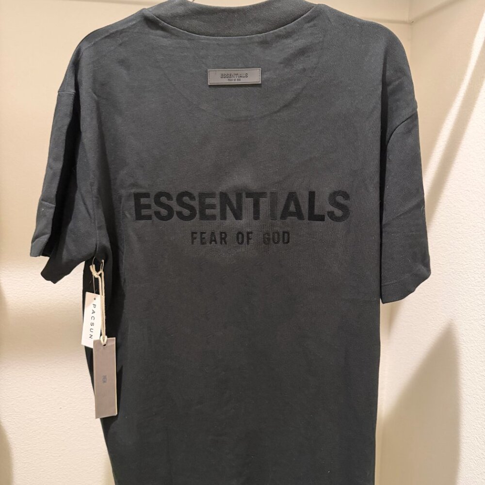 Combo Set Fear of God Essentials Black T-shirt & Shorts BNWT Authentic ✅ - Picture 3 of 10